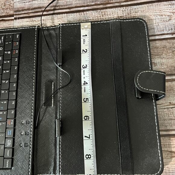 Tablet case and Keyboard. Can hold up to a 9” tablet. - Picture 3 of 8